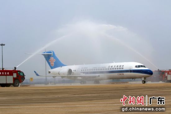 南航国产支线客机C909。南方航空供图 南航国产支线客机C909。南方航空供图