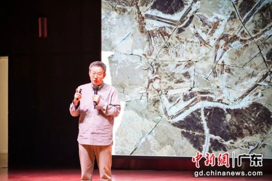 “恐龙院士”徐星开启首场活动。主办方供图