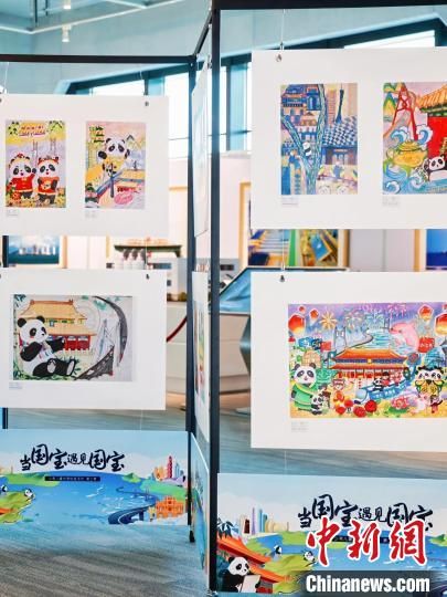 启动仪式现场展出的画作。中新网记者 王坚 摄 启动仪式现场展出的画作。中新网记者 王坚 摄