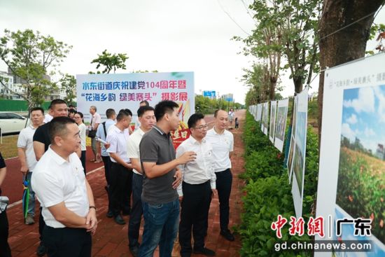 摄影展现场。张桂武 摄 摄影展现场。张桂武 摄